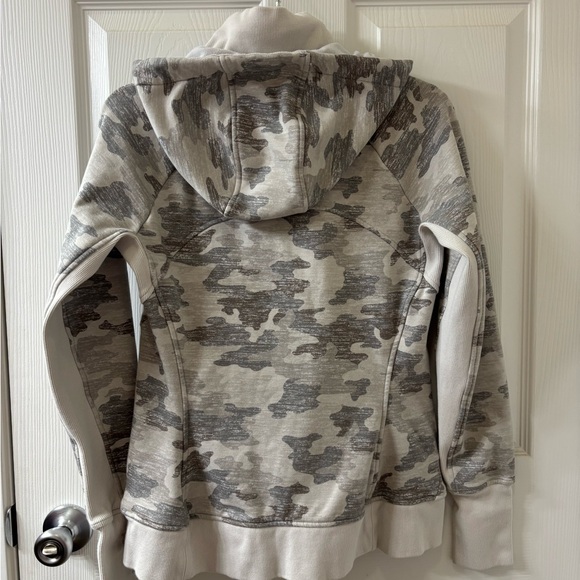 Athleta Triumph Grey Camo Full Zip Fleece Lined Hoodie Jacket Women’s M Cozy - Picture 11 of 14